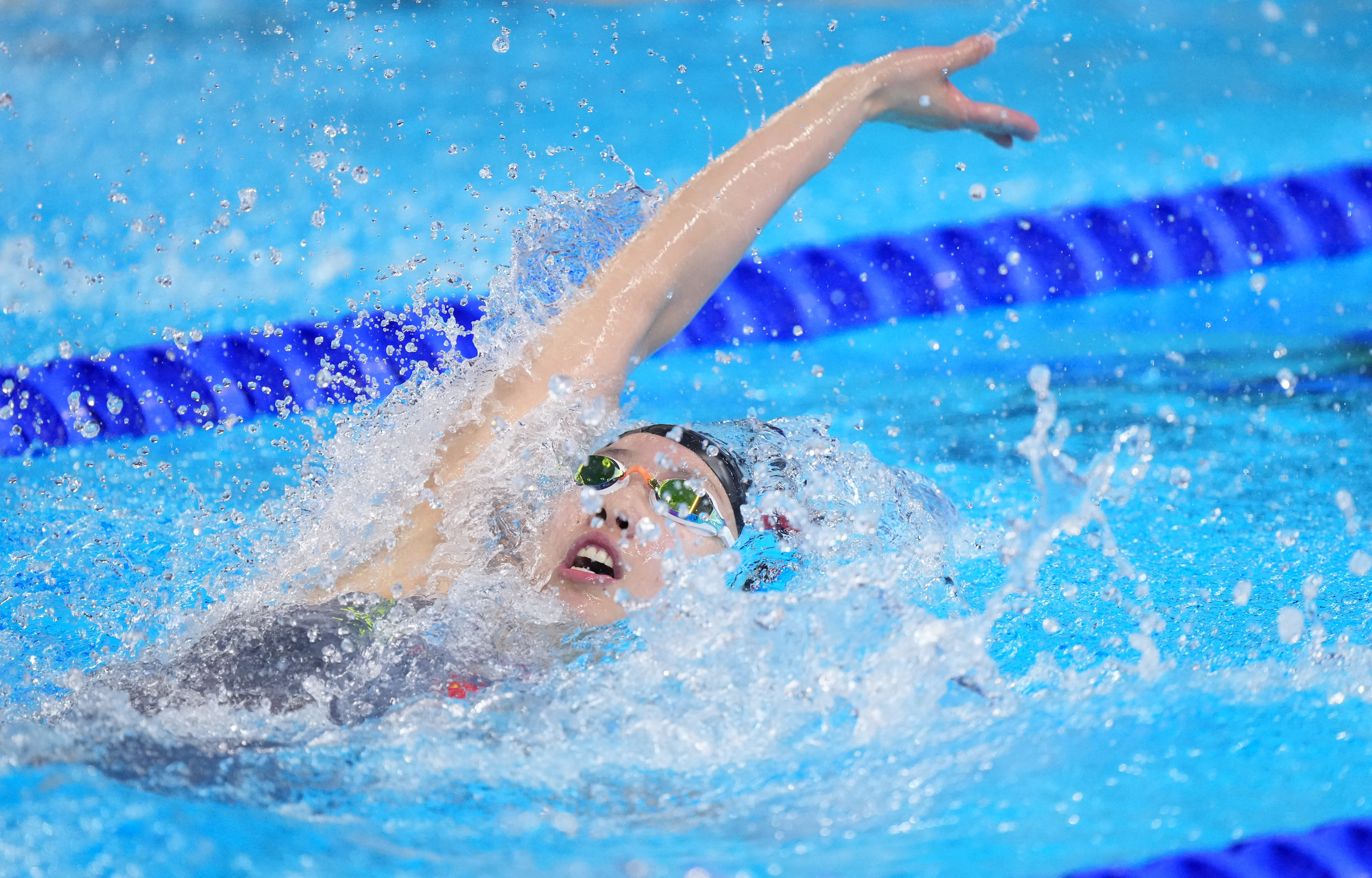 游泳选手刷新世界纪录,震撼全场 游泳选手刷新世界纪录,震撼全场