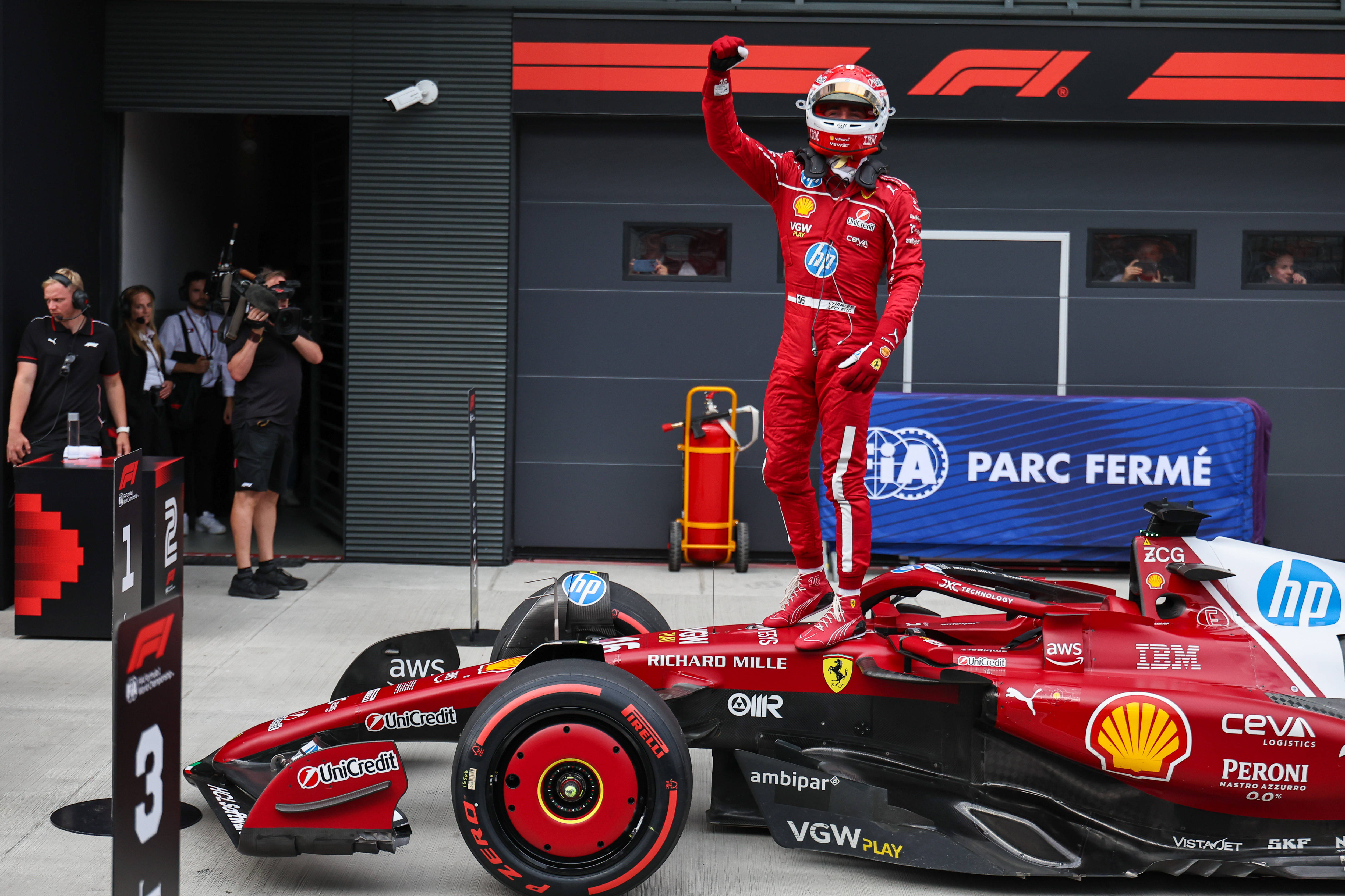 索伯车队完胜法拉利，勒克莱尔带队取胜