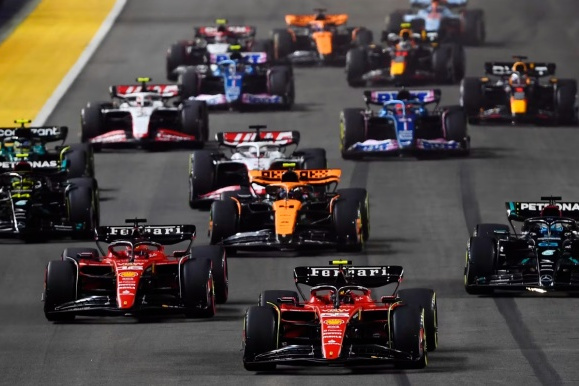 开云官网-红牛车队鏖战哈斯车队，拉塞尔关键制胜